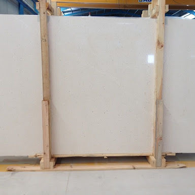 Caliza Capri slabs