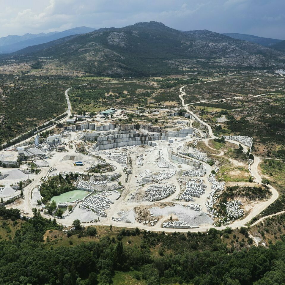 Blanco Perla granite quarry
