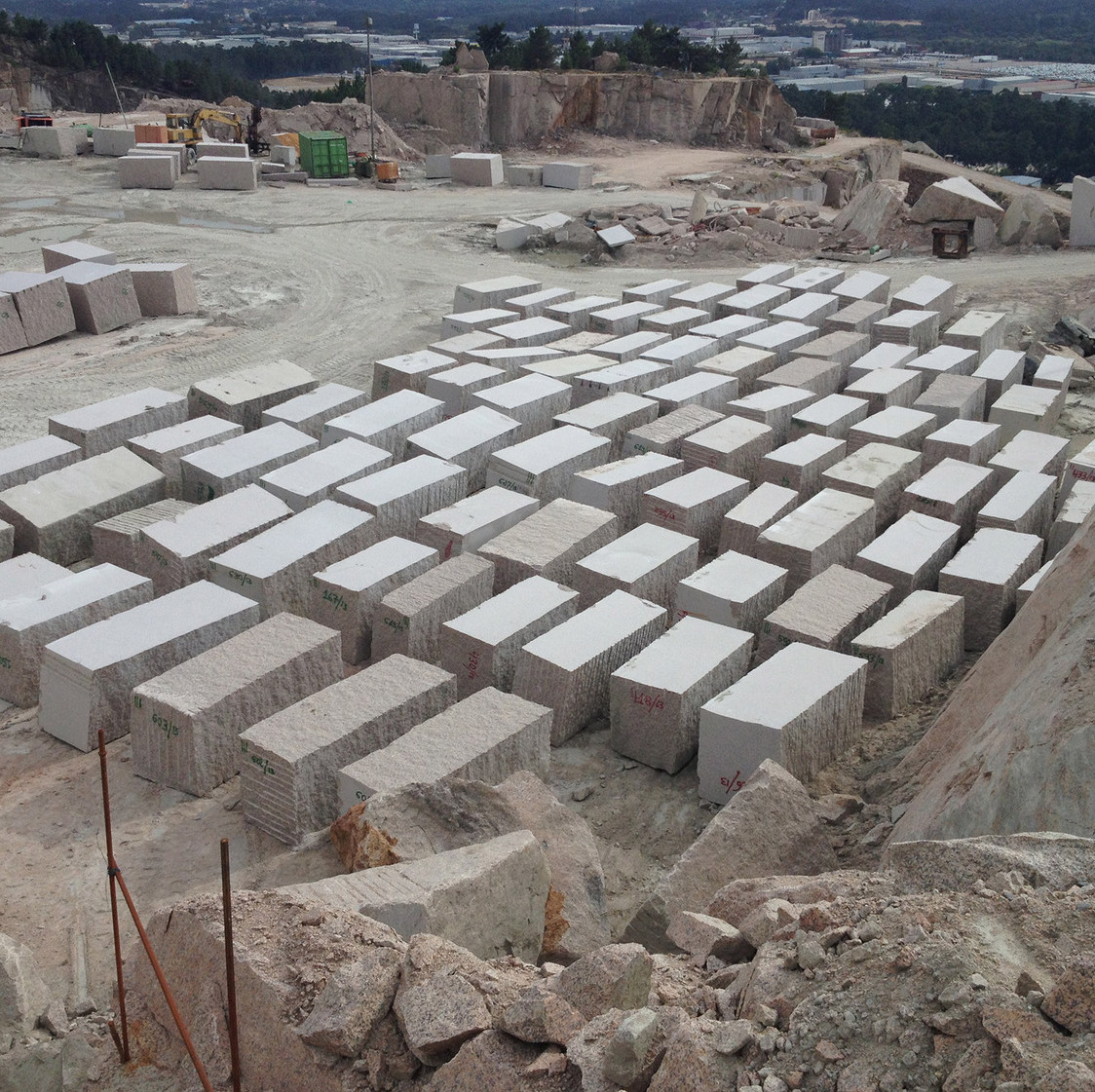 Crema Julia granite blocks