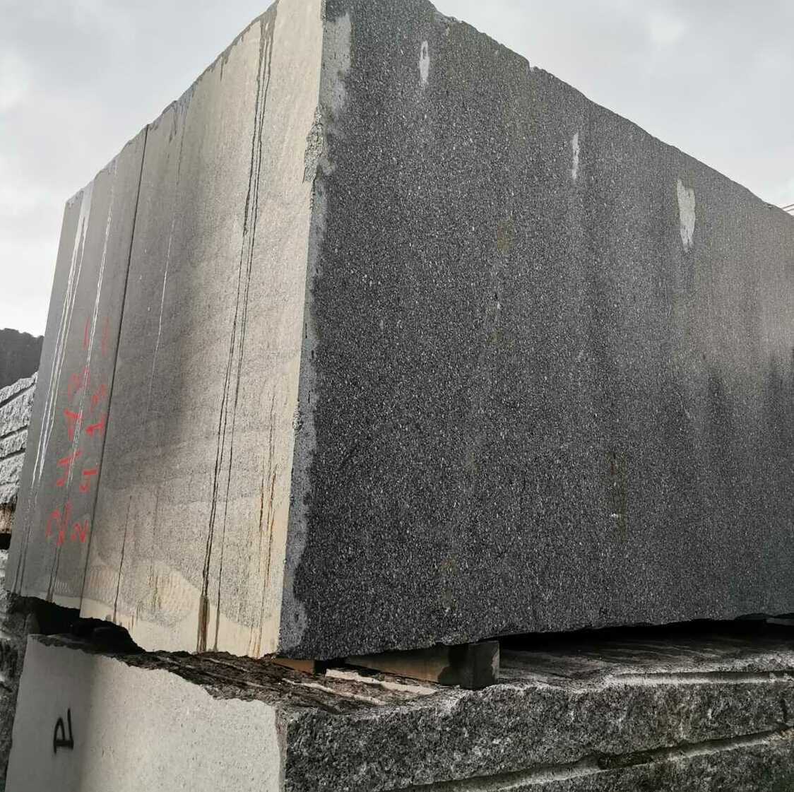 Azul Extremadura granite blocks
