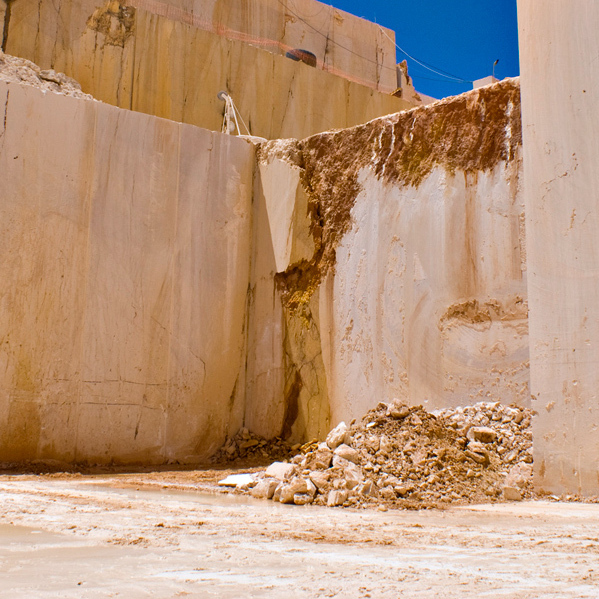 Crema Valencia marble quarry