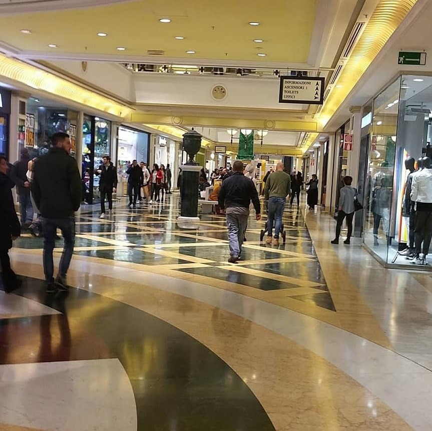 Crema Valencia marble floor