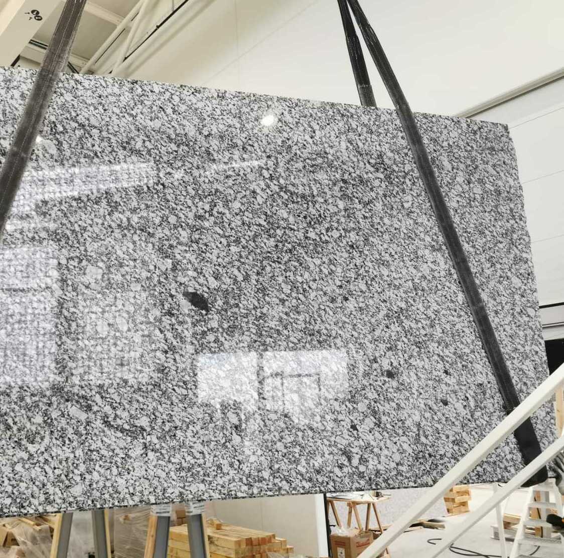 Gran Perla granite slabs