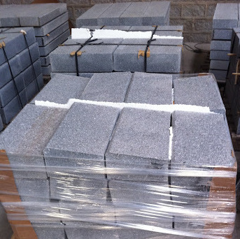 Azul Extremadura granite borders