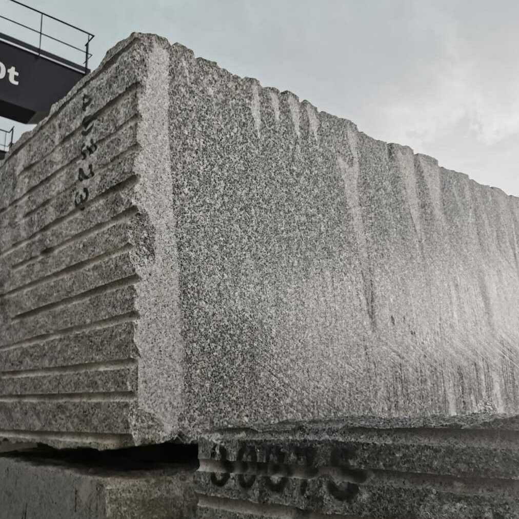Tragal granite blocks