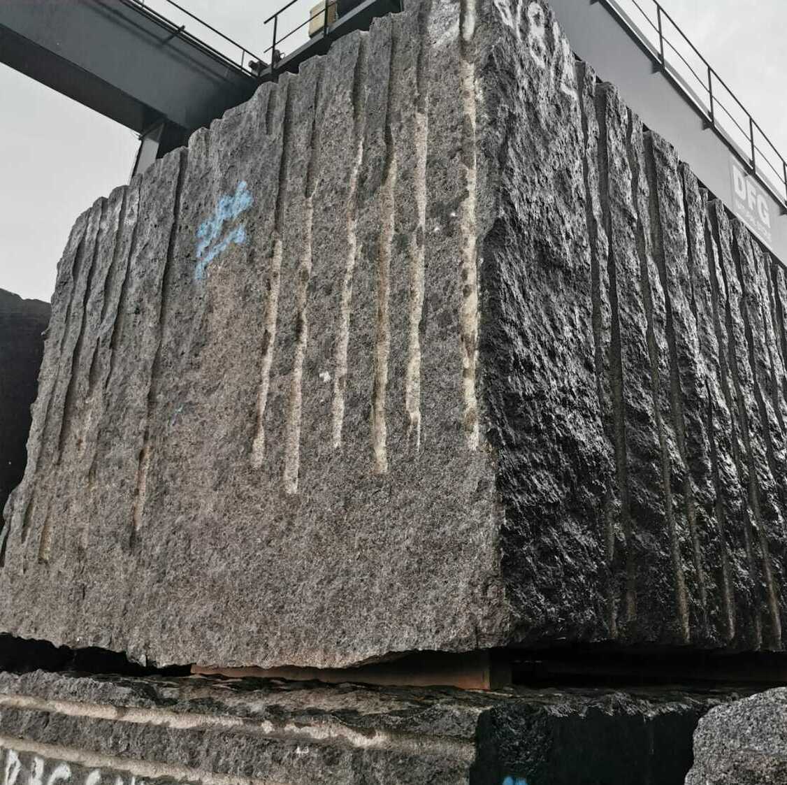 Nero Angola granite blocks