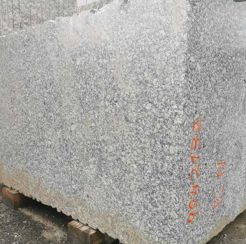 Gran Perla granite block