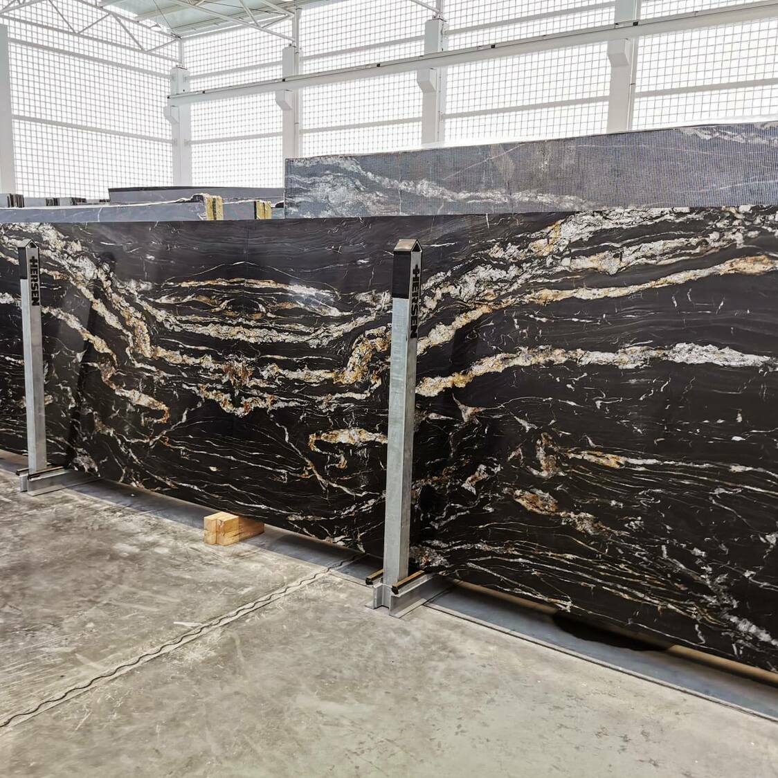 Belvedere quarzite slabs