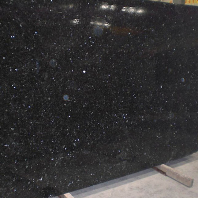 Labrador Oscuro (Emerald Pearl) granite slabs