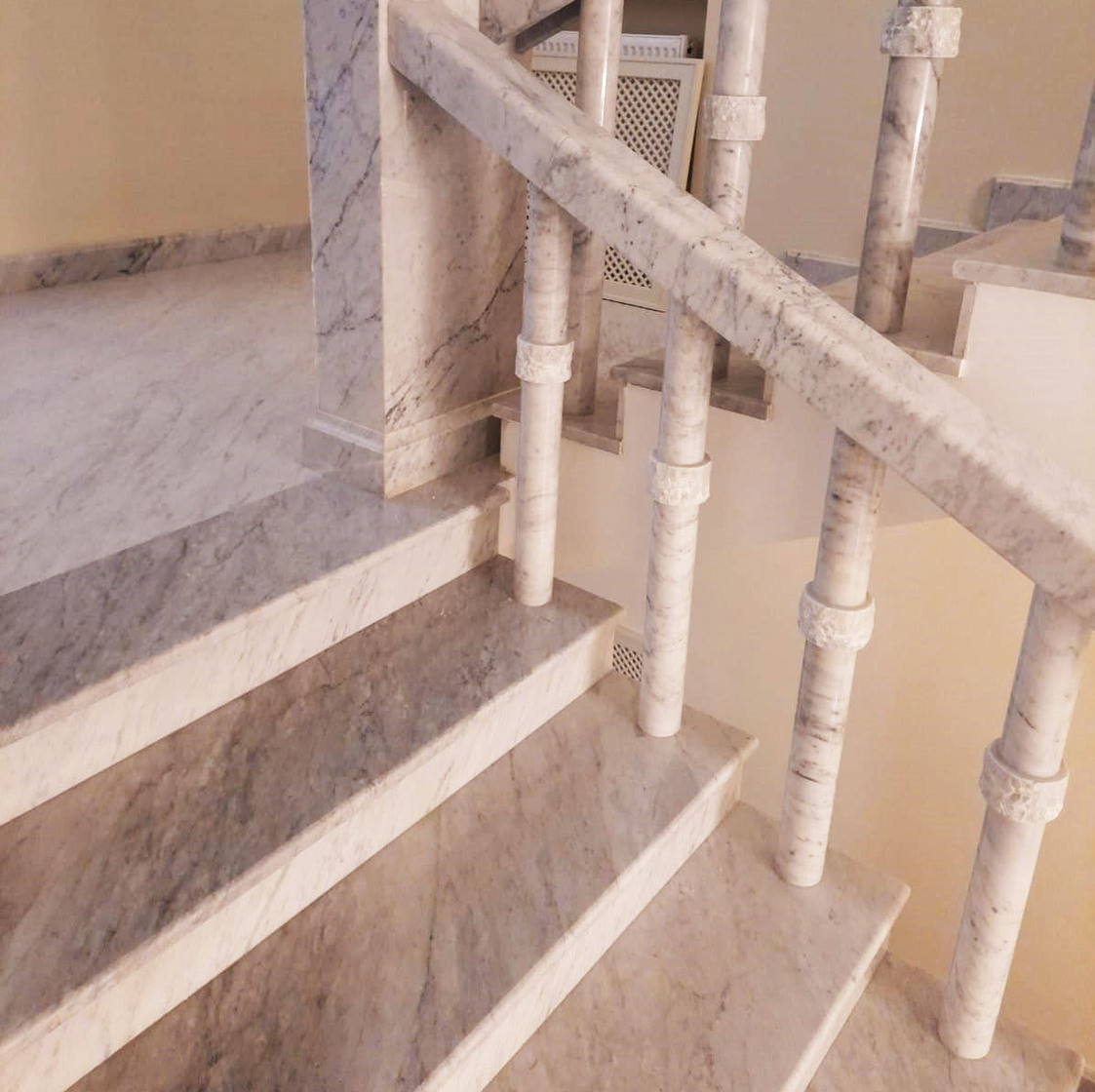 Bianco Carrara С staircase