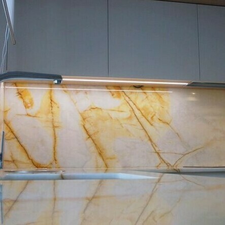 Quarzite Corallo slabs backlight