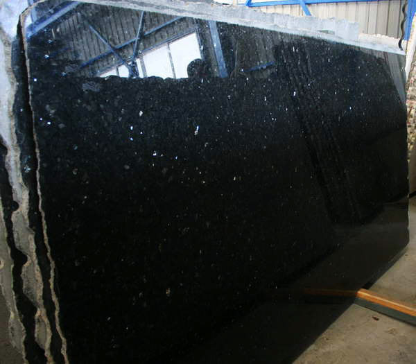 Labrador Oscuro (Emerald Pearl) granite